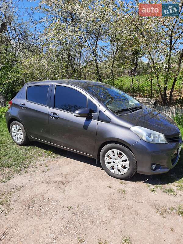 Хэтчбек Toyota Yaris 2012 в Черновцах
