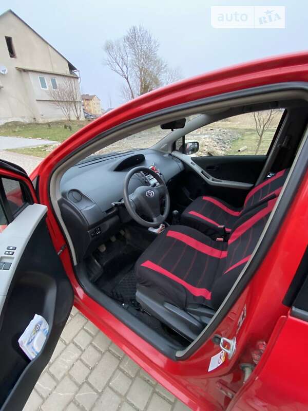 Хетчбек Toyota Yaris 2009 в Коломиї