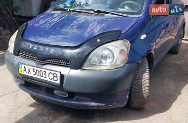 Хэтчбек Toyota Yaris 1999 в 