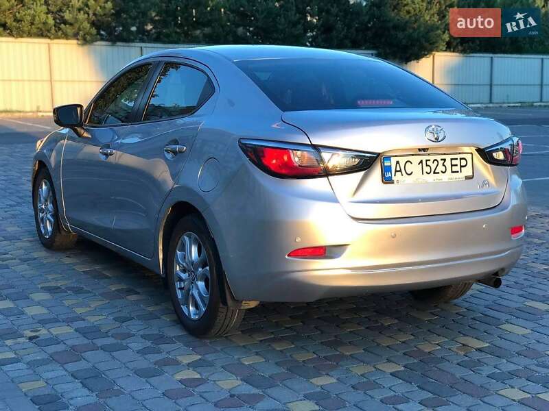 Седан Toyota Yaris 2017 в Луцке