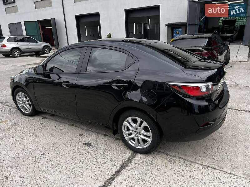 Седан Toyota Yaris 2018 в Вараше