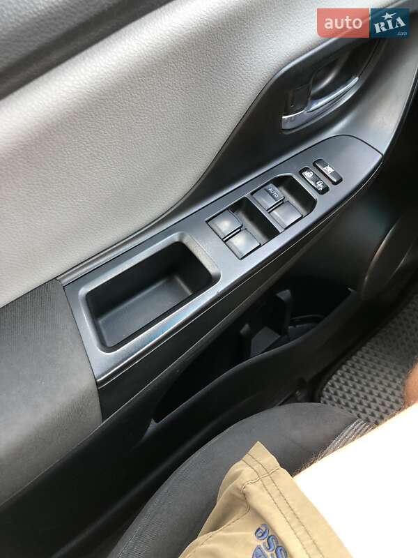 Хэтчбек Toyota Yaris 2015 в Кременчуге фото 4 Хэтчбек Toyota Yaris 2015 в Кременчуге