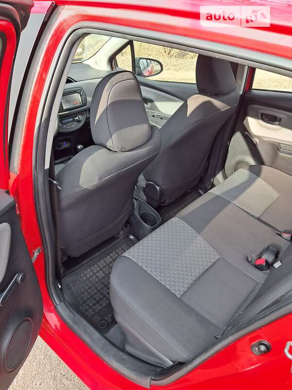 Хэтчбек Toyota Yaris 2015 в Чернигове