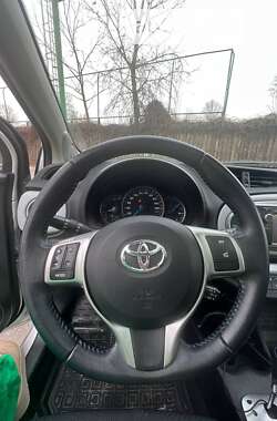 Хетчбек Toyota Yaris 2013 в Дніпрі