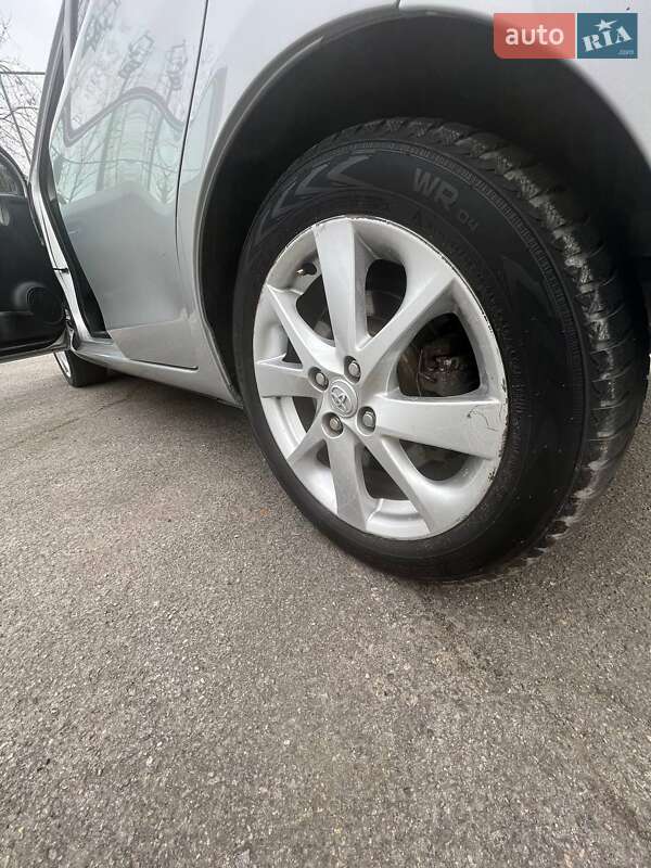 Хэтчбек Toyota Yaris 2013 в Днепре