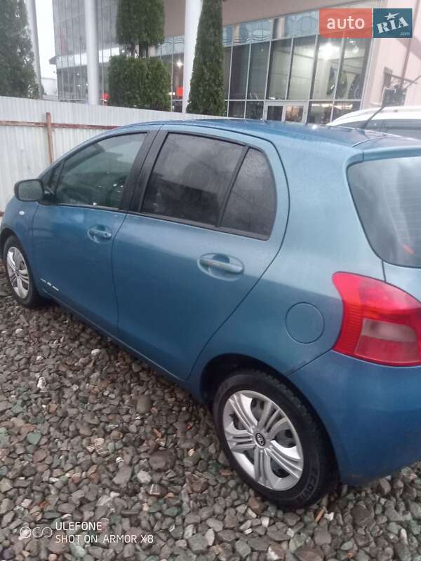 Хэтчбек Toyota Yaris 2006 в Рахове