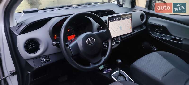 Хэтчбек Toyota Yaris 2015 в Одессе