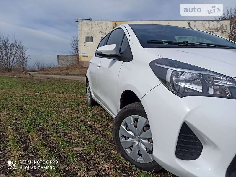 Хэтчбек Toyota Yaris 2016 в Сумах