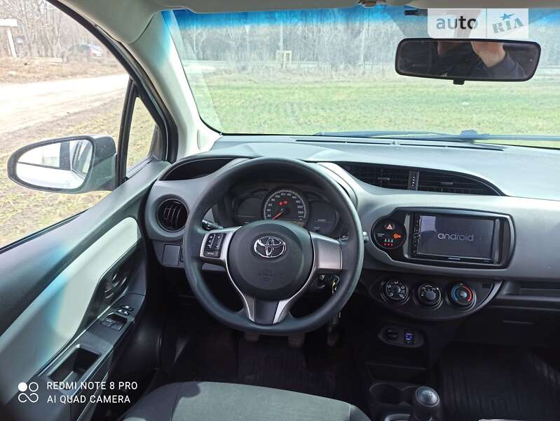 Хэтчбек Toyota Yaris 2016 в Сумах