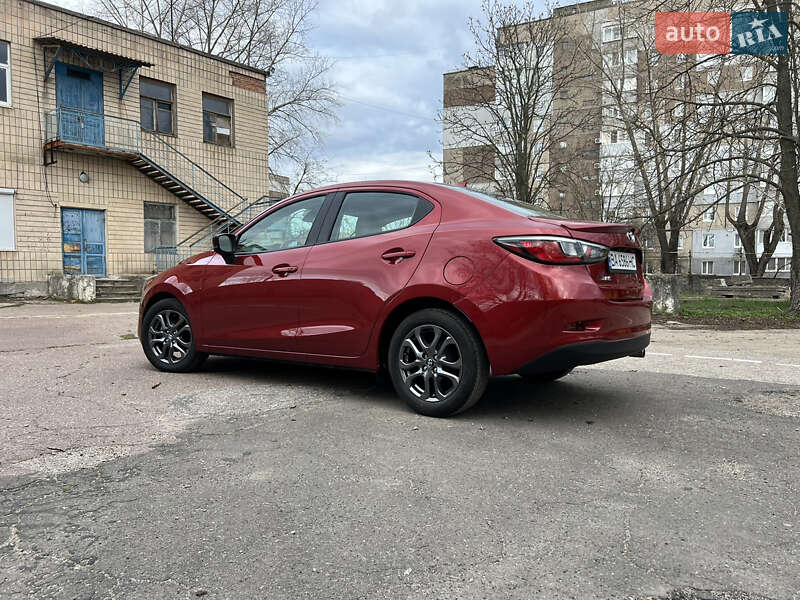 Седан Toyota Yaris 2019 в Кропивницком