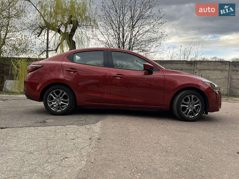 Седан Toyota Yaris 2019 в Кропивницком