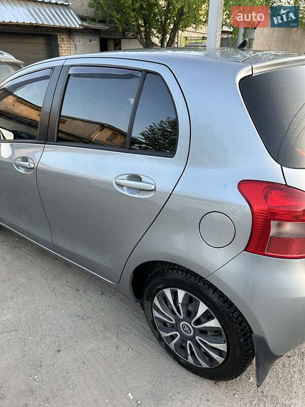 Хэтчбек Toyota Yaris 2007 в Днепре