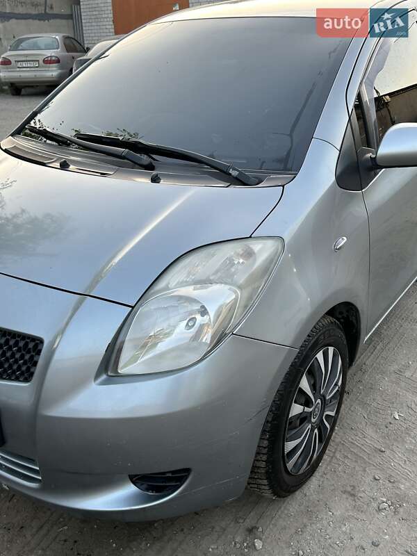 Хэтчбек Toyota Yaris 2007 в Днепре
