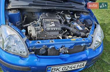Хэтчбек Toyota Yaris 2003 в Южноукраинске