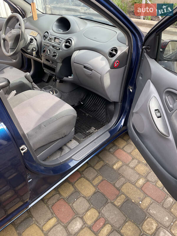 Хэтчбек Toyota Yaris 2003 в Ровно