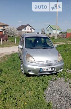 Хэтчбек Toyota Yaris 2000 в Черноморске