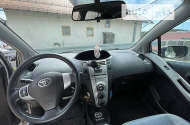 Хэтчбек Toyota Yaris 2006 в Киеве