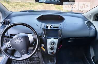 Хэтчбек Toyota Yaris 2007 в Днепре