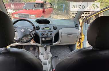 Хэтчбек Toyota Yaris 2001 в Умани