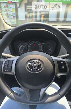 Хэтчбек Toyota Yaris 2014 в Днепре