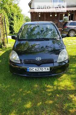 Хэтчбек Toyota Yaris 2000 в Буске