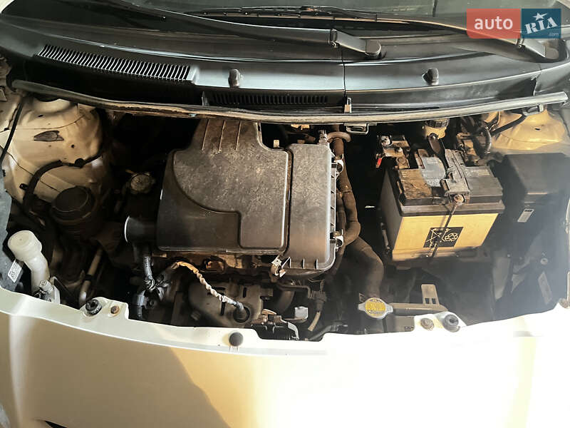 Хэтчбек Toyota Yaris 2010 в Запорожье