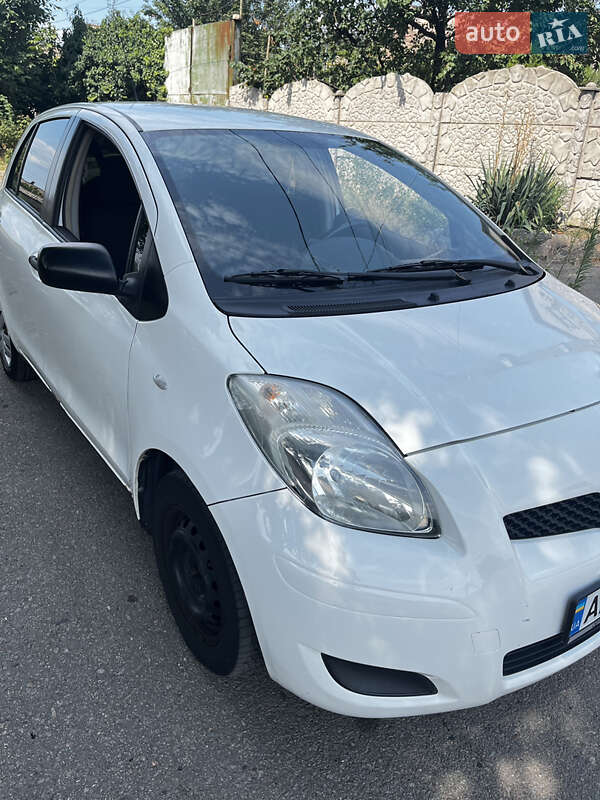 Хэтчбек Toyota Yaris 2010 в Запорожье