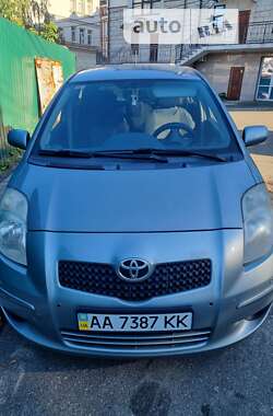 Хэтчбек Toyota Yaris 2006 в Киеве