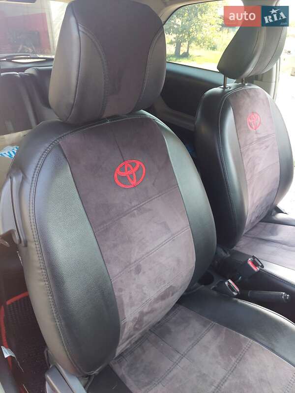 Хэтчбек Toyota Yaris 2007 в Глухове