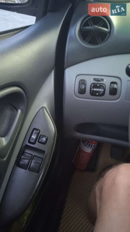 Хэтчбек Toyota Yaris 2000 в Виннице