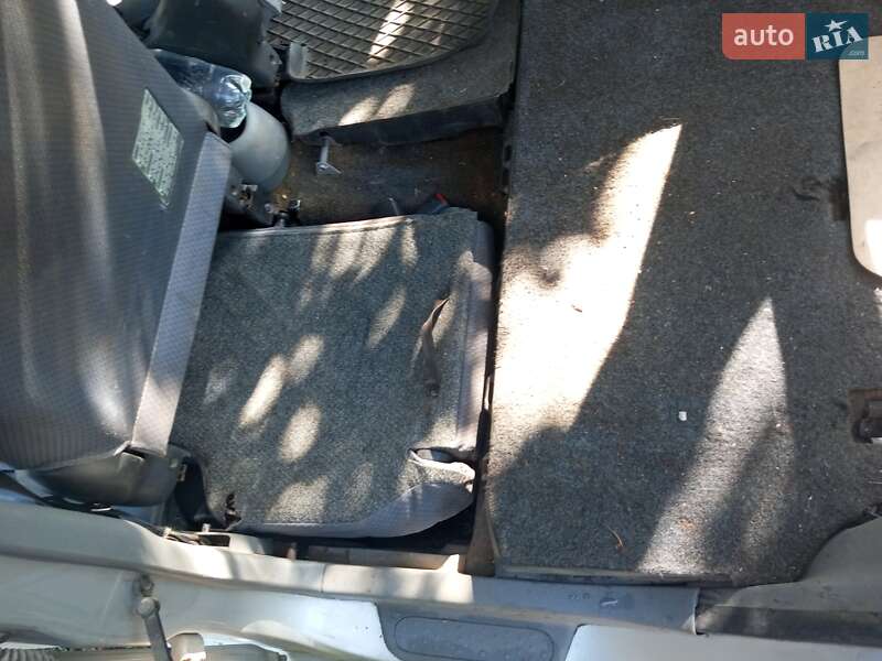 Хэтчбек Toyota Yaris 2000 в Чернигове