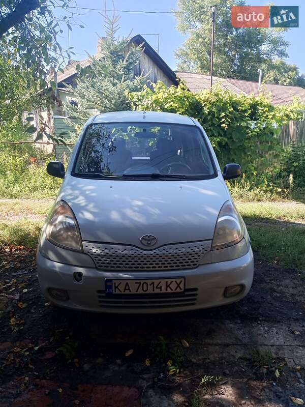 Toyota Yaris 2000