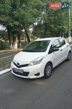 Хэтчбек Toyota Yaris 2012 в 