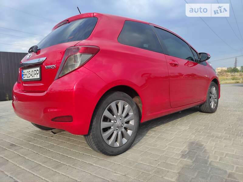 Хэтчбек Toyota Yaris 2013 в Одессе