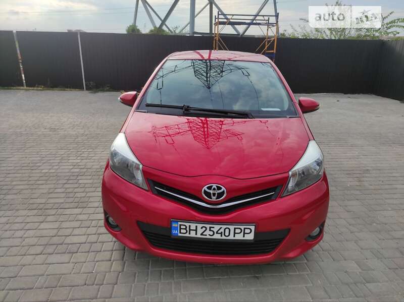 Хэтчбек Toyota Yaris 2013 в Одессе