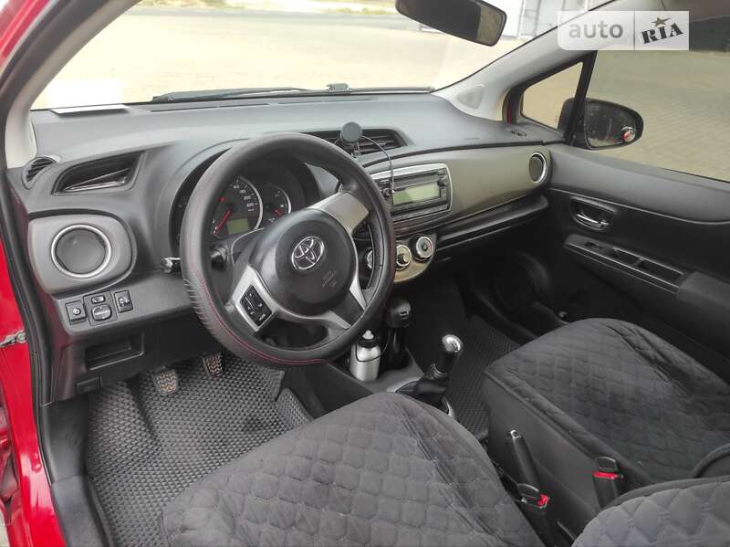 Хэтчбек Toyota Yaris 2013 в Одессе