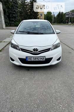 Хэтчбек Toyota Yaris 2012 в 