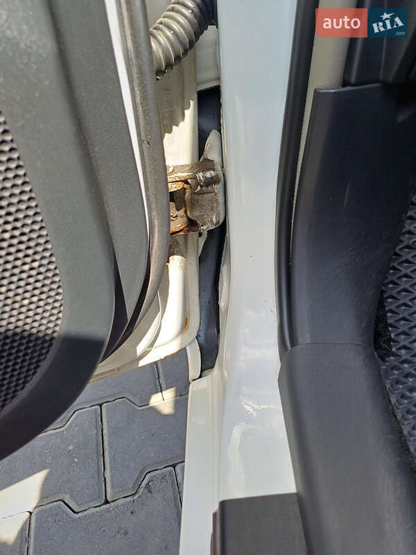 Хэтчбек Toyota Yaris 2011 в Могилев-Подольске