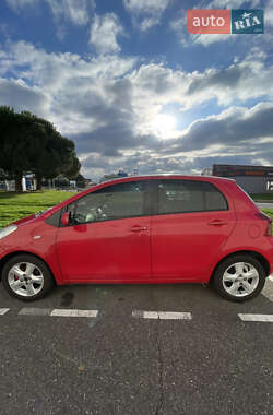 Хетчбек Toyota Yaris 2006 в 