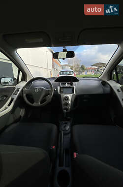 Хетчбек Toyota Yaris 2006 в 