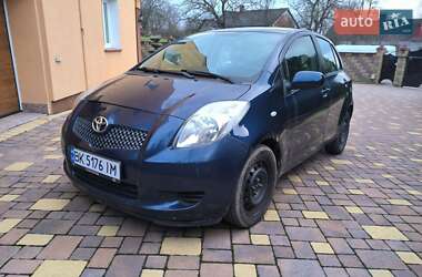 Хетчбек Toyota Yaris 2008 в Рівному