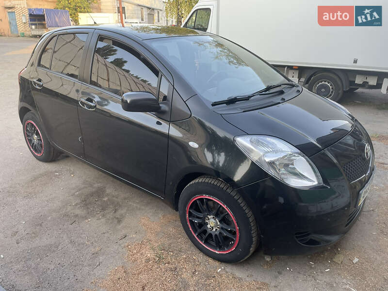 Хэтчбек Toyota Yaris 2005 в Житомире