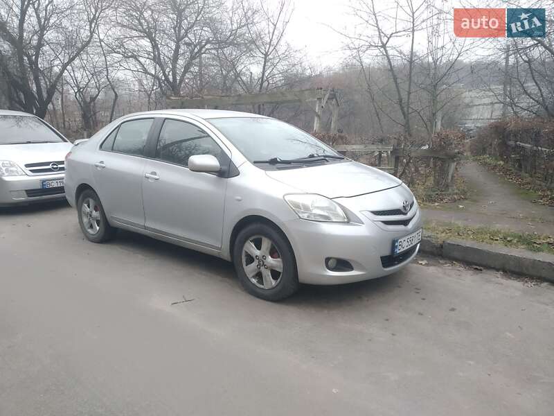 Седан Toyota Yaris 2008 в Львове