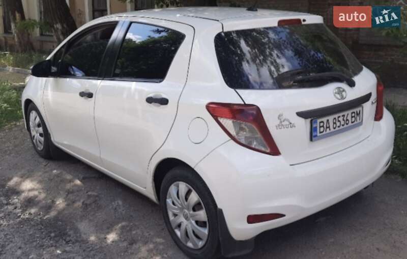 Хэтчбек Toyota Yaris 2012 в Кропивницком