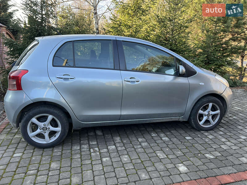 Хэтчбек Toyota Yaris 2006 в Самборе
