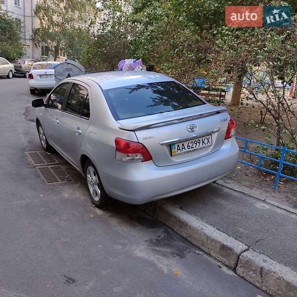 Седан Toyota Yaris 2007 в Киеве