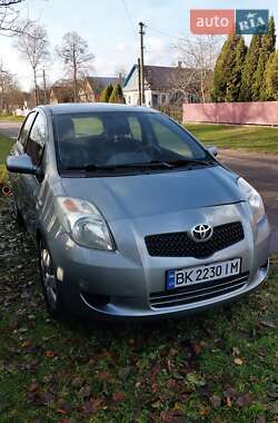 Хетчбек Toyota Yaris 2007 в Рівному