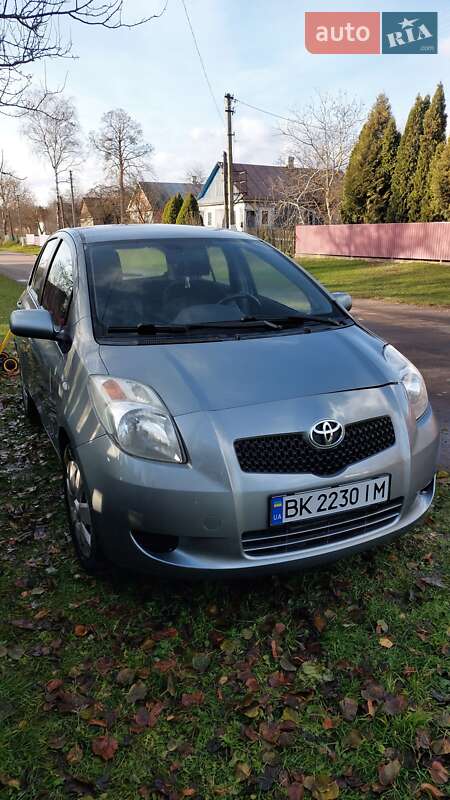 Хетчбек Toyota Yaris 2007 в Рівному