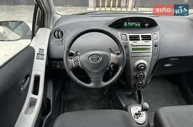 Хетчбек Toyota Yaris 2011 в Києві