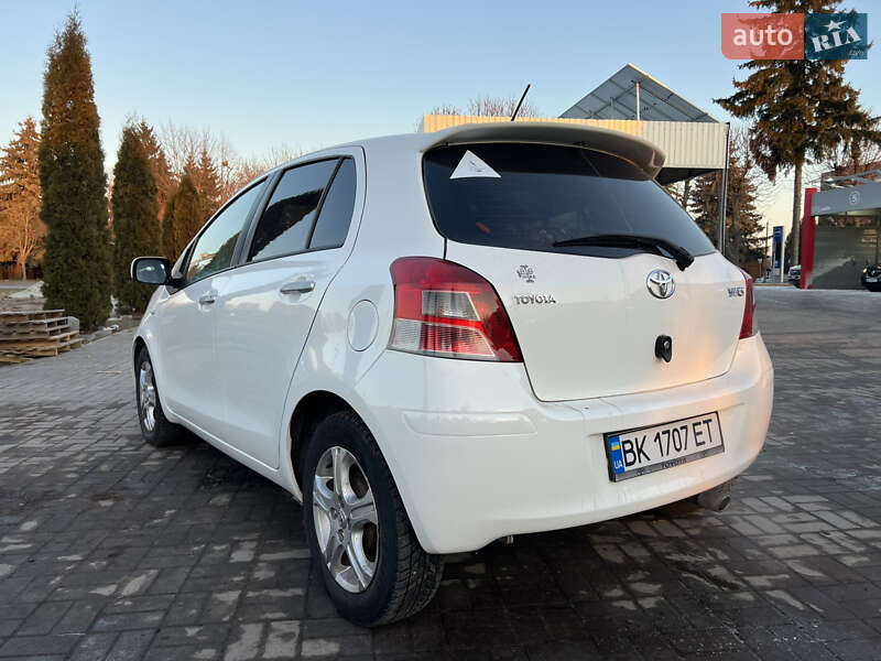 Хэтчбек Toyota Yaris 2010 в Дубно